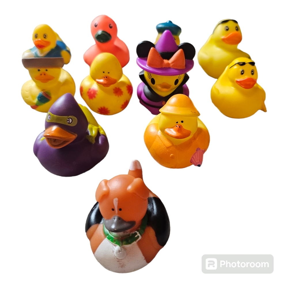 Lot of 11 Rubber Ducks